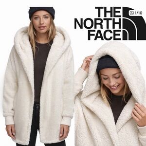 Gorgeous North Face Women's White Fleece Teddy Jacket